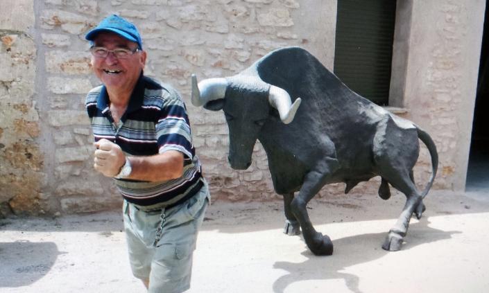 Escultura en cemento especial. Toro. Ruta de las esculturas. Mecerreyes, Burgos