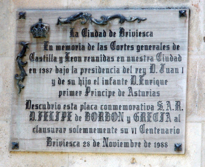 Marmol y bronce. Placa conmwemorativa de las primeras cortes de generales de Castilla y León celebradas en Briviesca en 1.387. Beriviesxca. Burgos.