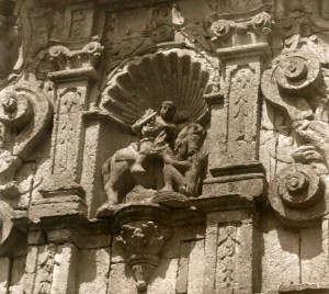  escultura de S Martín. iglesia de Mecerreyes. Burgos