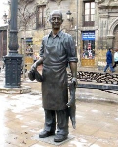 Botero. Bronce. Haro. La Rioja. Entorno