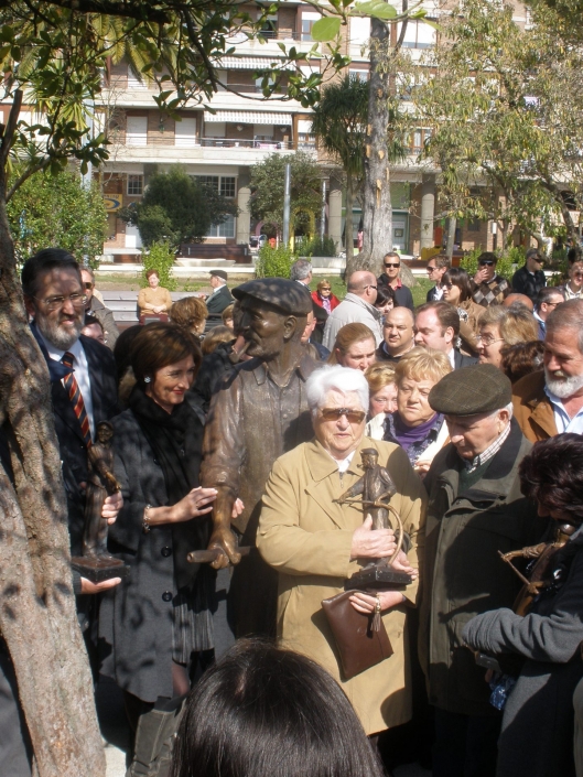Inauguración de la escultura Tío Ríos en Santoña, Cantabria