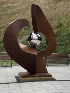 Punto de encuentro. Corten e inoxidable