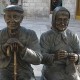 Escultura de ancianos en bronce. Burgos