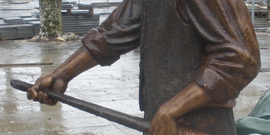 Escultura en bronce, Tío Ríos. Santoña Escultura bronce.