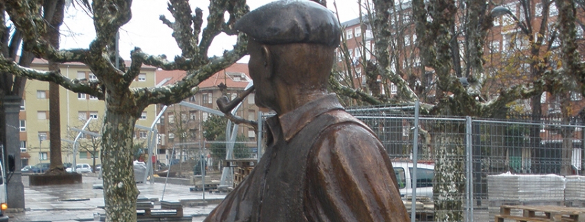 Escultura en bronce. Tío Ríos. Santoña