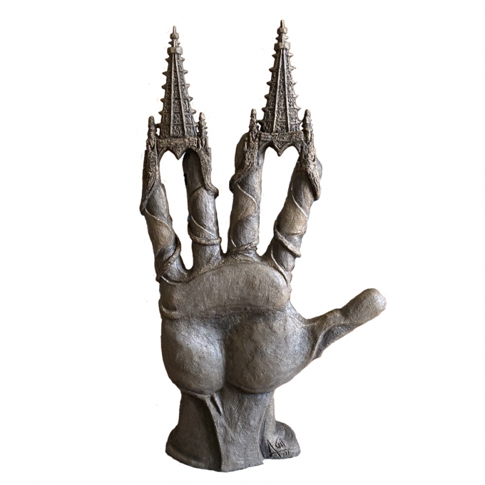 escultura mano catedral burgos vista posterior