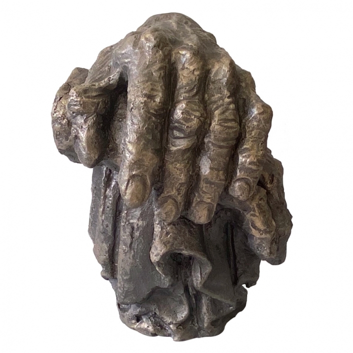 escultura manos cansadas perfil