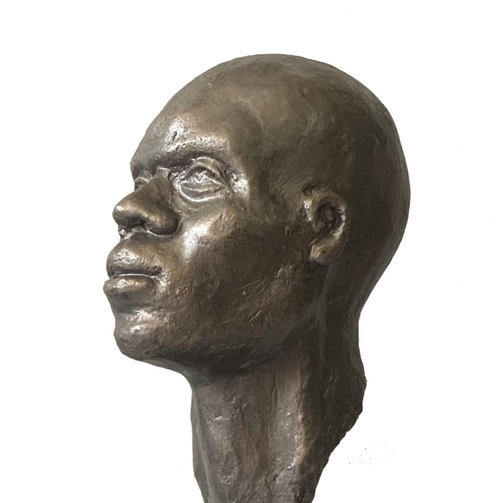 escultura busto joven africano escorzo