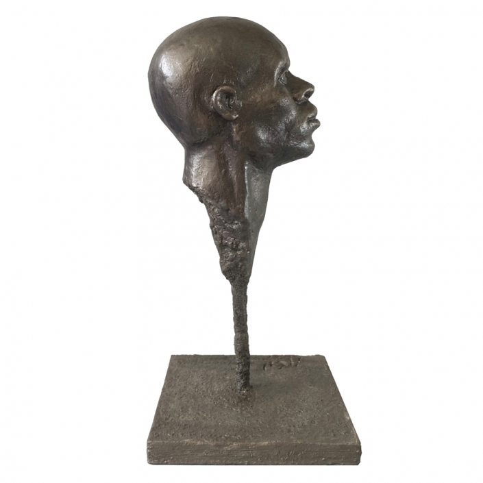 escultura busto joven africano perfil derecho