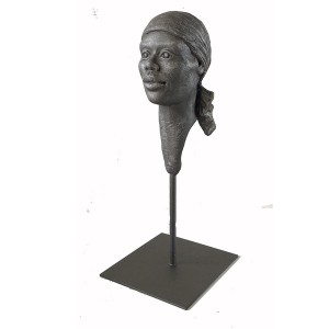 Escultura de busto de joven africana