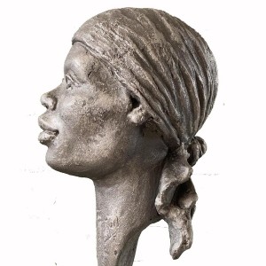 escultura de joven africana
