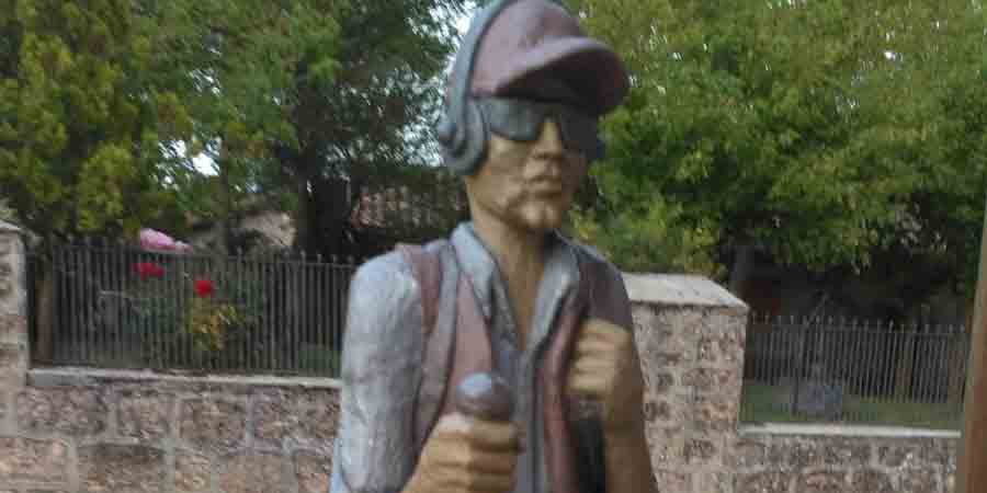 Caminante Escultura. Caminate.