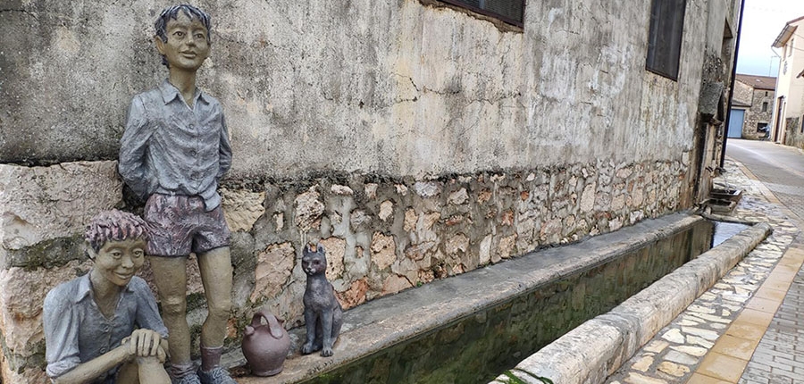 Escultura niños del pilón. Mecerreyes Escultura